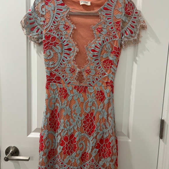 Storia Elegant Lace Midi Dress in Coral and Light Blue - Picture 2 of 9
